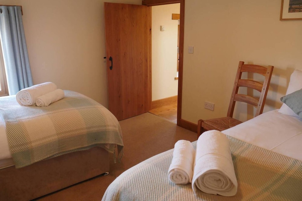 Cherry Trees - 2 Bedrooms -pets Ok - Woodburner