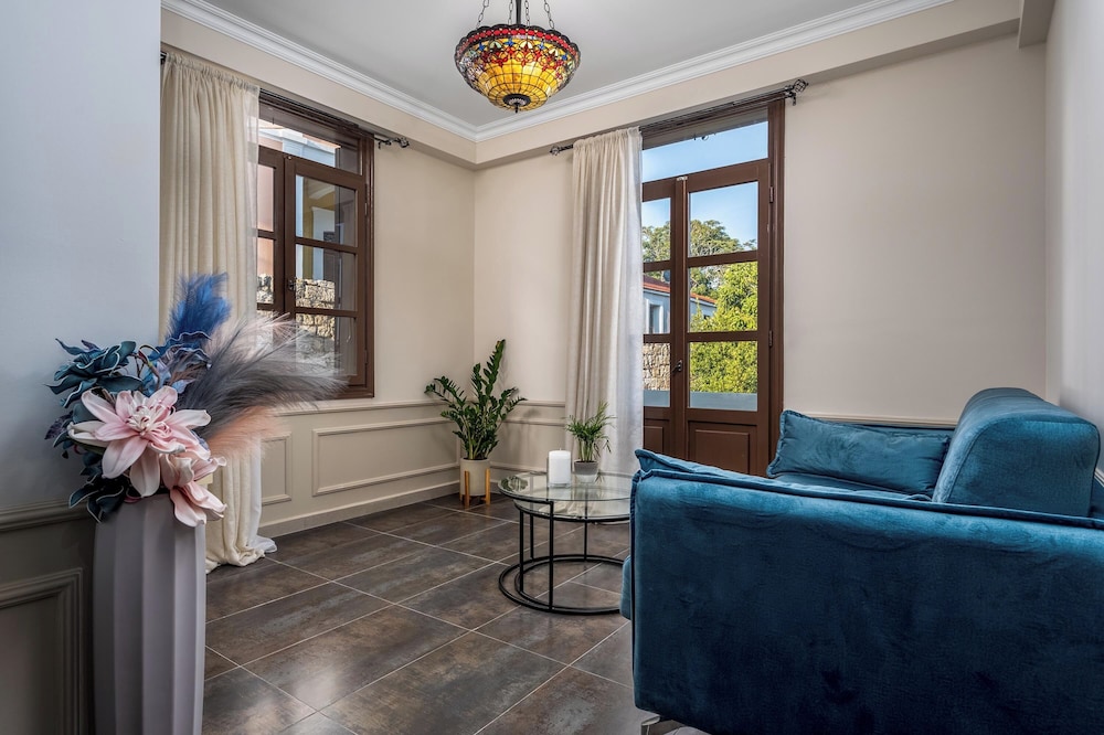 Alegrand Suites