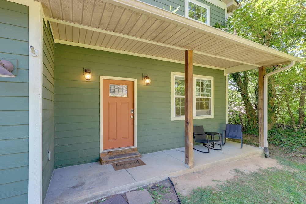 Family Home w/ Game Room, 3 Mi to Dtwn Asheville!
