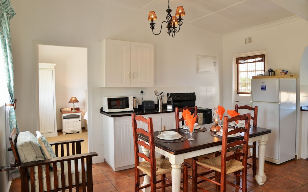 De Hoop Equipped Cottages view 4