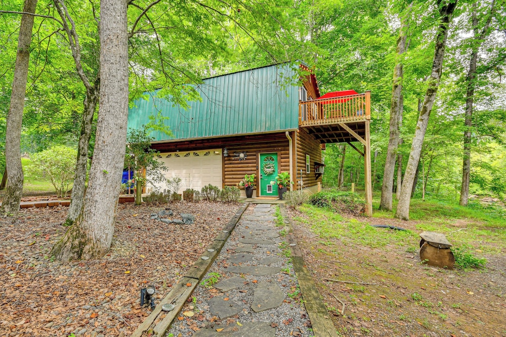 Riverfront Rutherfordton Retreat w/ Fire Pit!