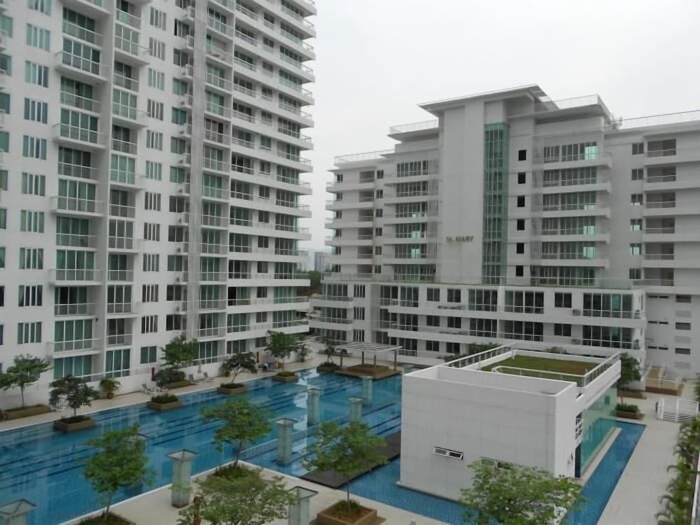 Brunsfield Embassyview Condosuite