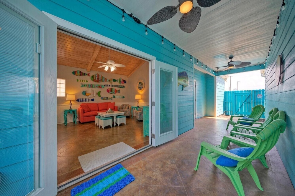Coastal Vibe by Avantstay Sunset at the Pool and Playscape