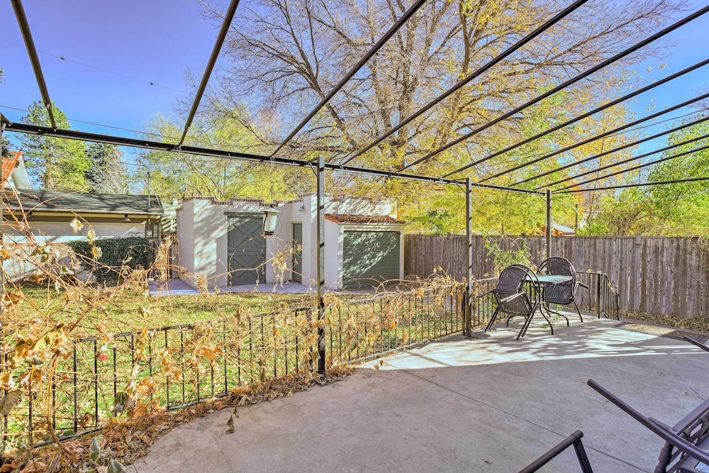 Yard & Grill: Centrally Located Denver Retreat!
