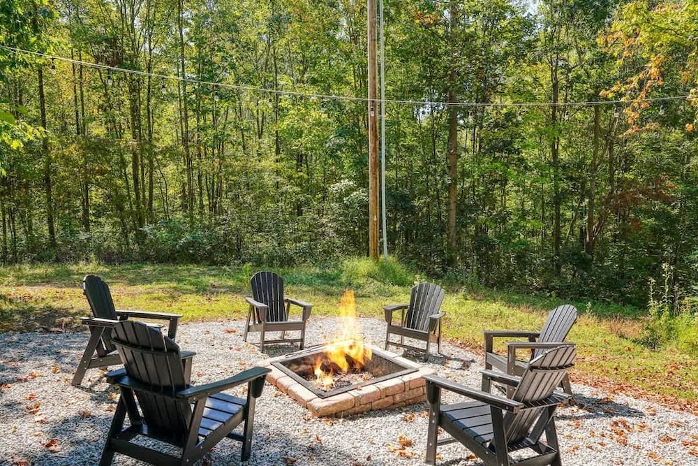Seven Pines Cabin - Secluded in Hocking Hills