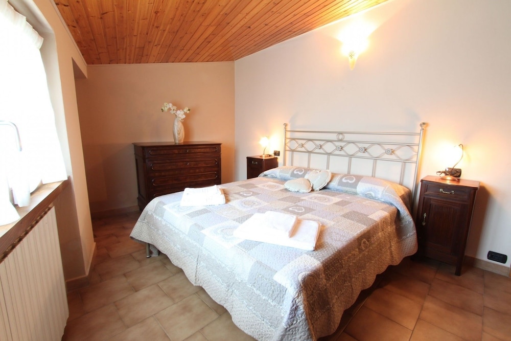 Cozy Attic Lake View in Nesso view 4