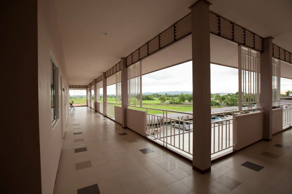 Chiang Kham Grand Villa
