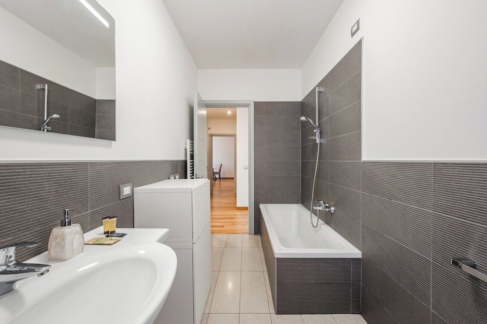 Emilia Suite Street
