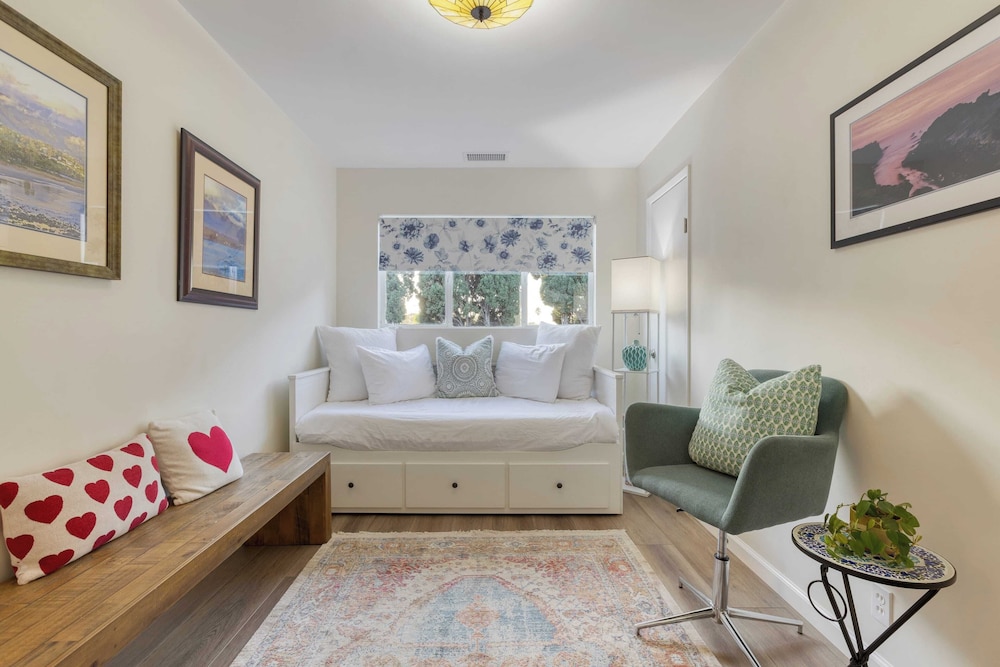 Hummingbird Haven by Avantstay Dog-friendly, Near the Beach, Huge Yard+hot Tub