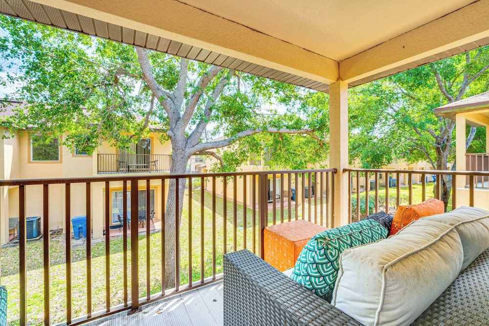9 Mi to Wdw: Townhouse w/ Balcony in Davenport!