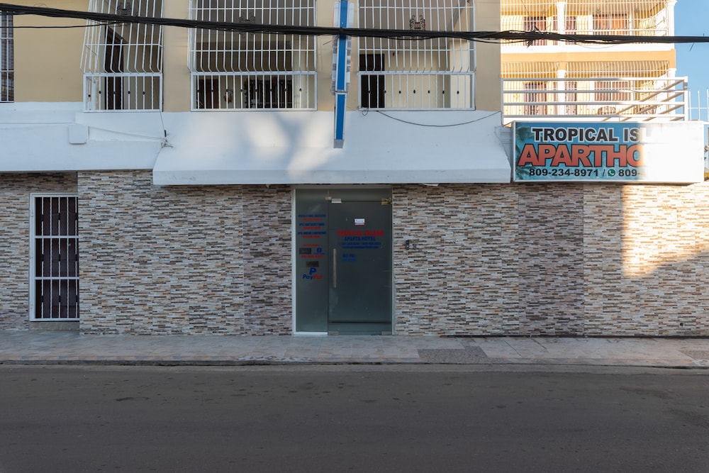 Relaxed 2 Bedroom Apartment 15 Near to the Airport view 4