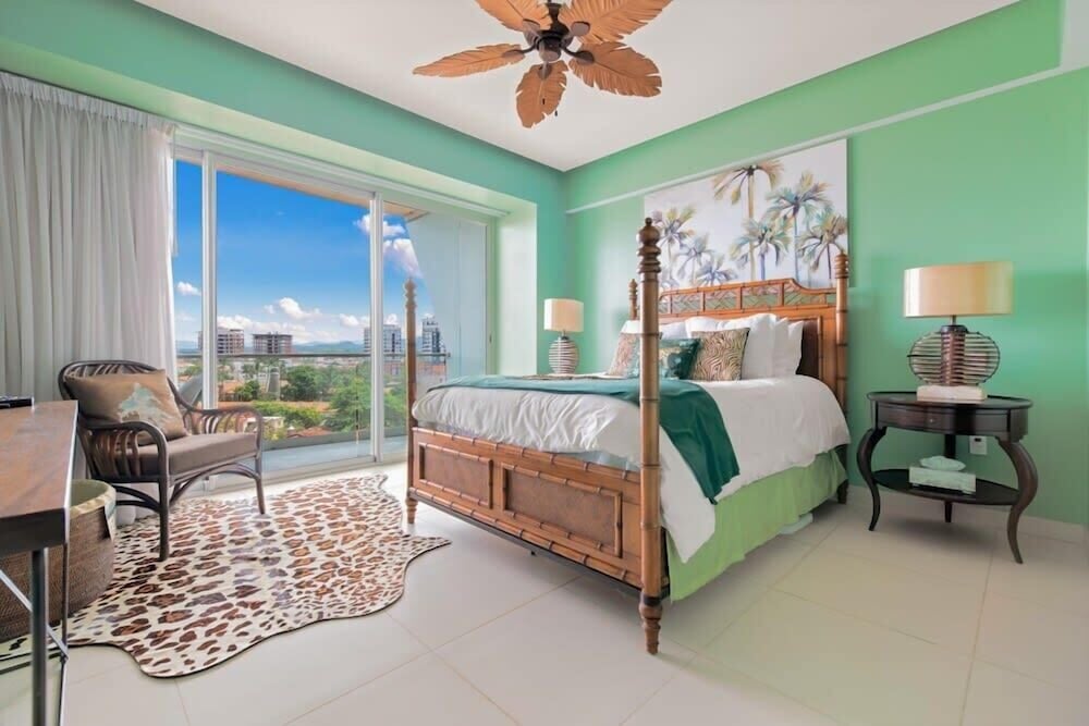 Oceanview 3BR Apt With Beach Access - Pool - Gym