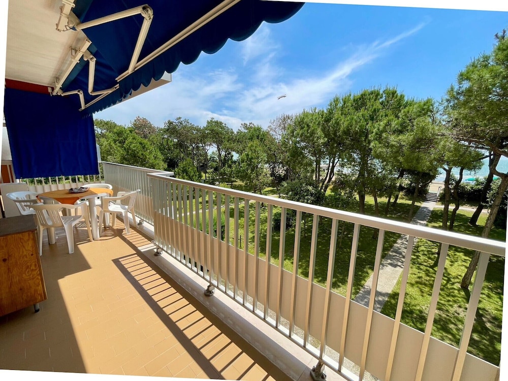 Beachfront Flat With a Stunning Terrace
