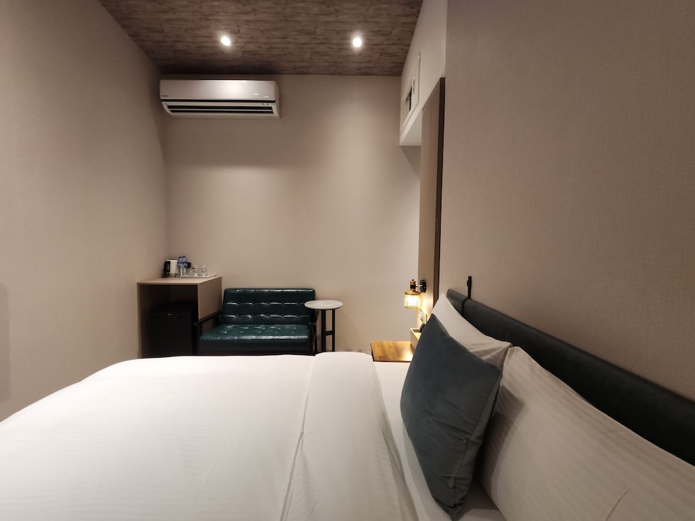 Fun Stay Inn Ximen