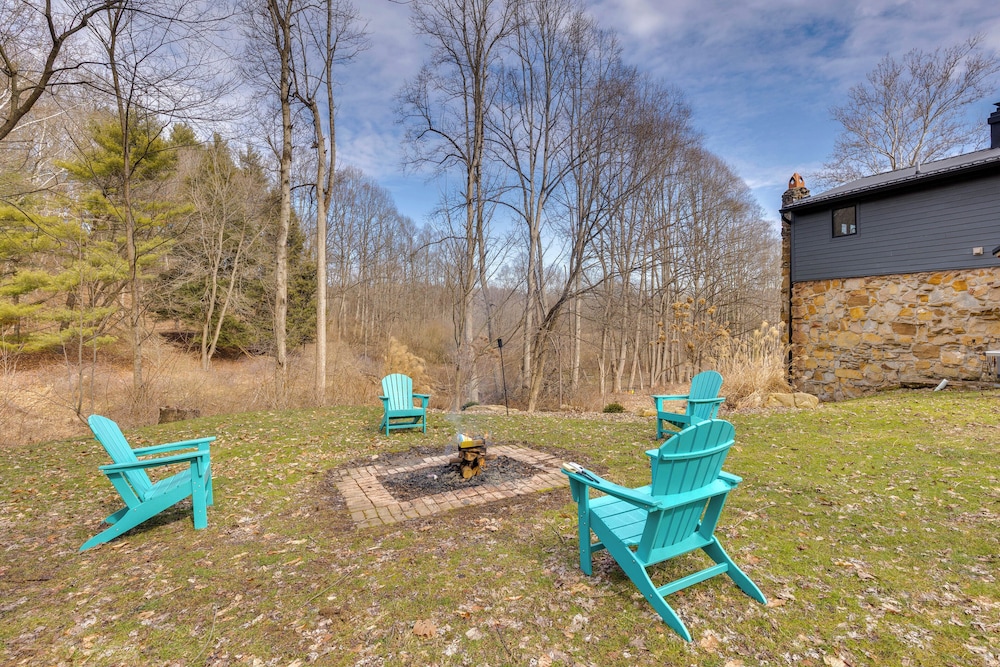 1 Mi to Marina: Cabin w/ Views Near Atwood Lake!