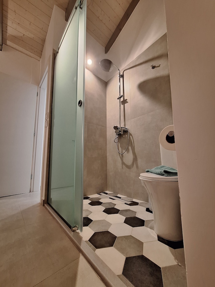 Luxury Apartments Kanali