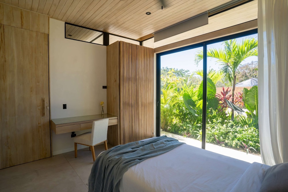Chic 3BR Private Terrace Nature Views