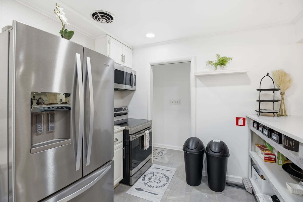 Stylish Hot Tub Retreat With Ping Pong 3 Bedroom Home