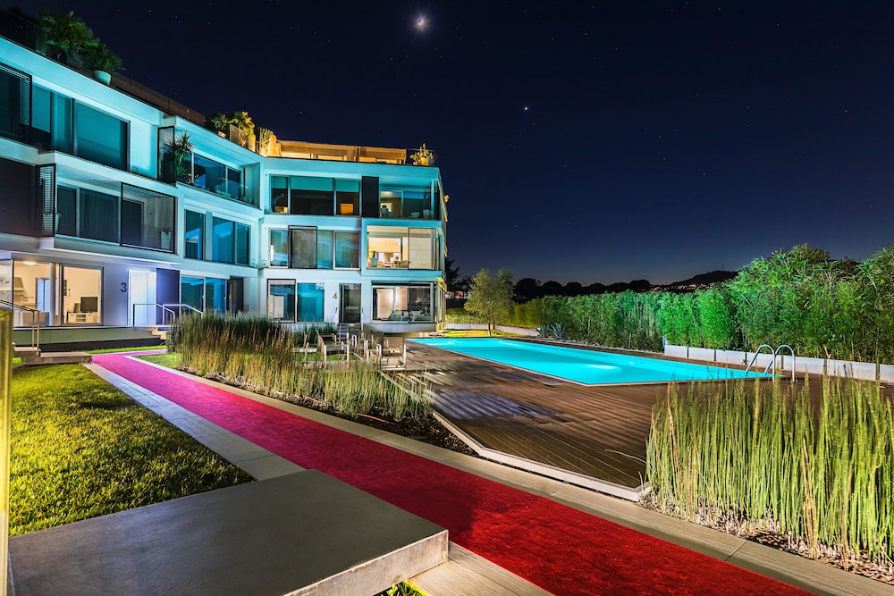Bristol Exclusive 2-5 by Wonderful Italy
