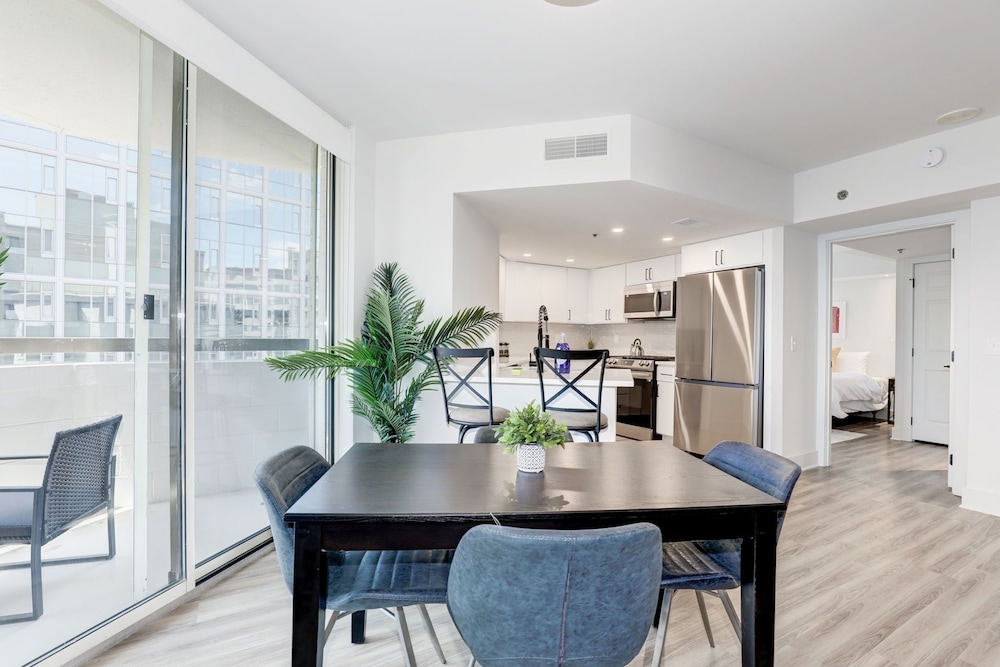 Elegant 2BR Apartment Minutes From DC