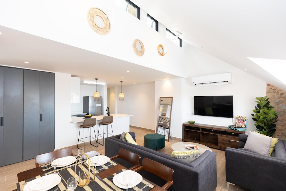 The Travelers Condo by Acomodo