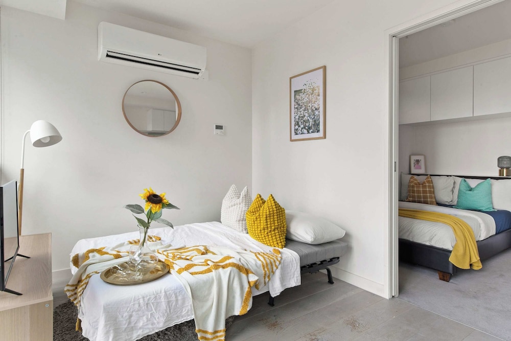 A Comfy & Stylish Apt Near Melbourne Central & QV