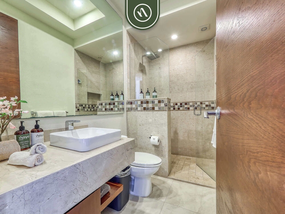 Amazing 1 BR Condo in Romantic Zone - Rooftop Pool