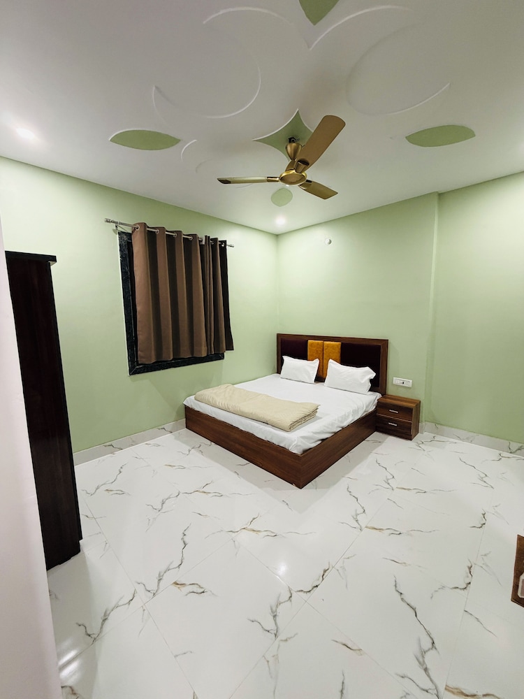 Hotel Shri Ji Nikunj Vrindavan