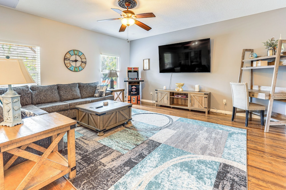 Pool & Spa: Spacious Port St Lucie Villa!
