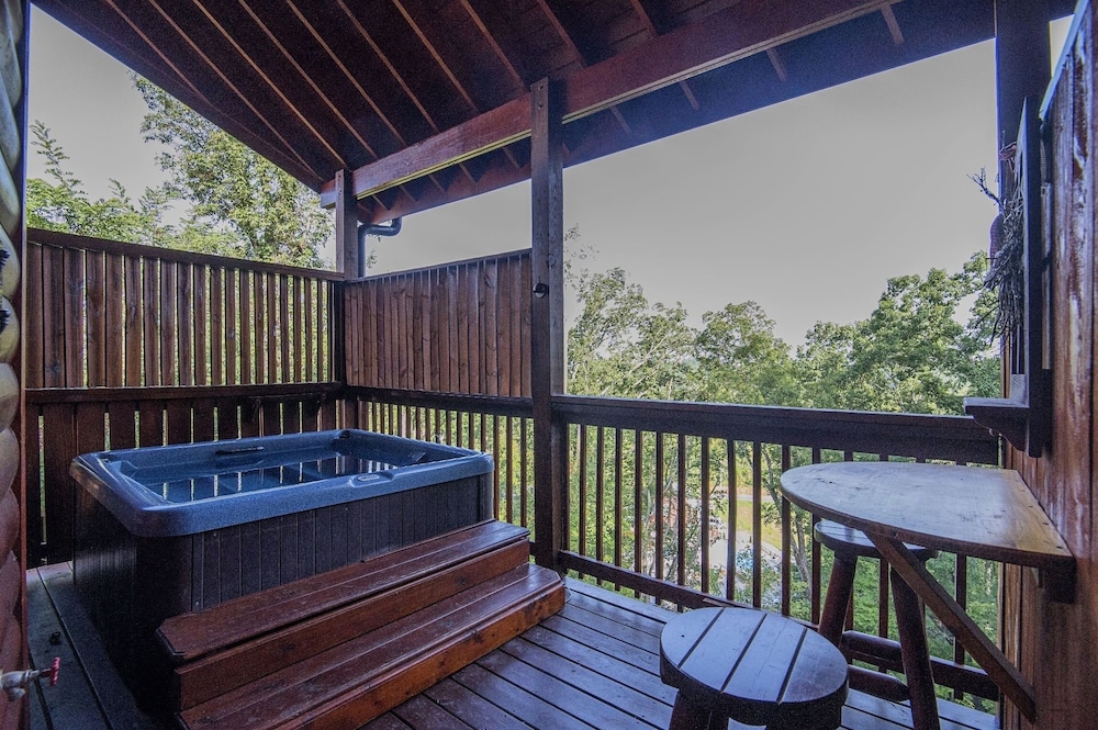 Declan's View - Cozy 1 bedroom with Game room and Great Mountain Views! 1 Cabin by RedAwning view 5