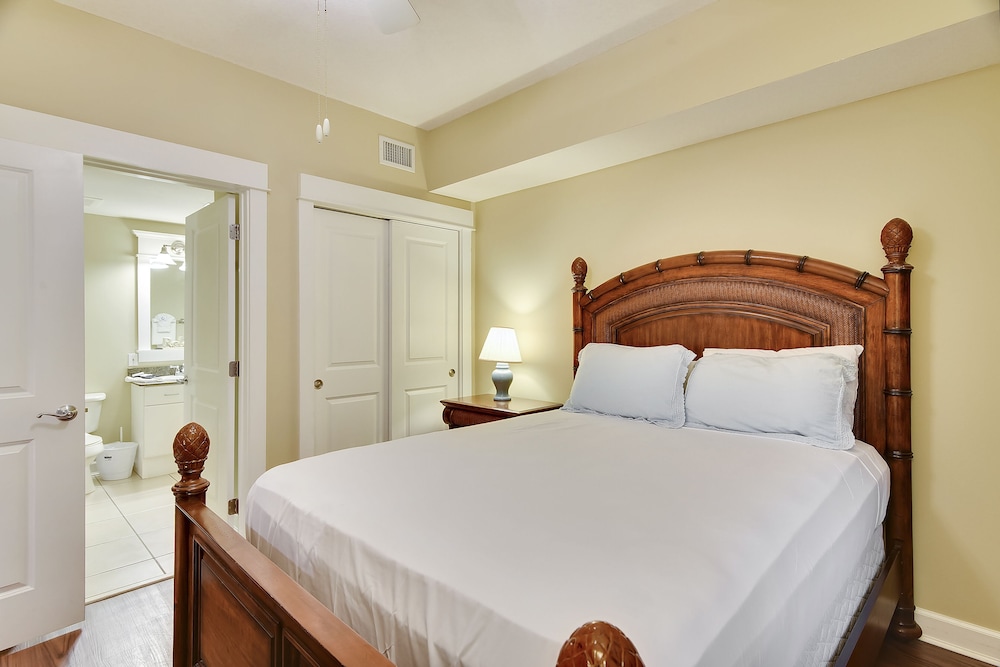 Grand Panama Beach Resort by Book That Condo