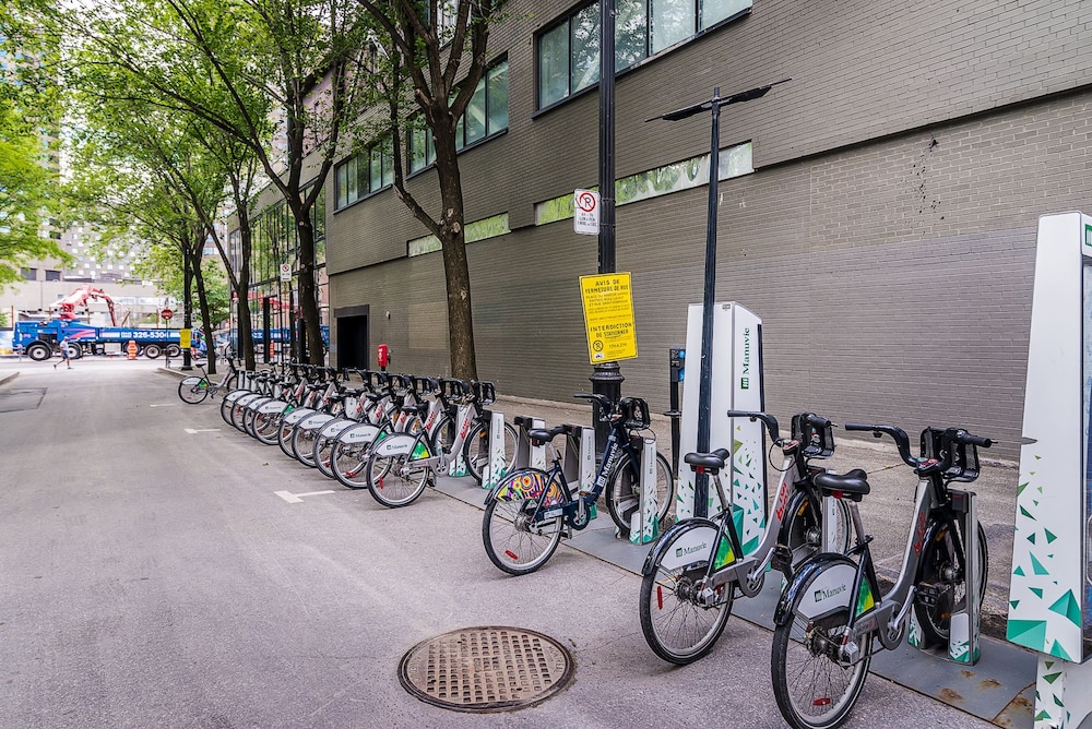 Quartier des Spectacles Appartments - Image 1