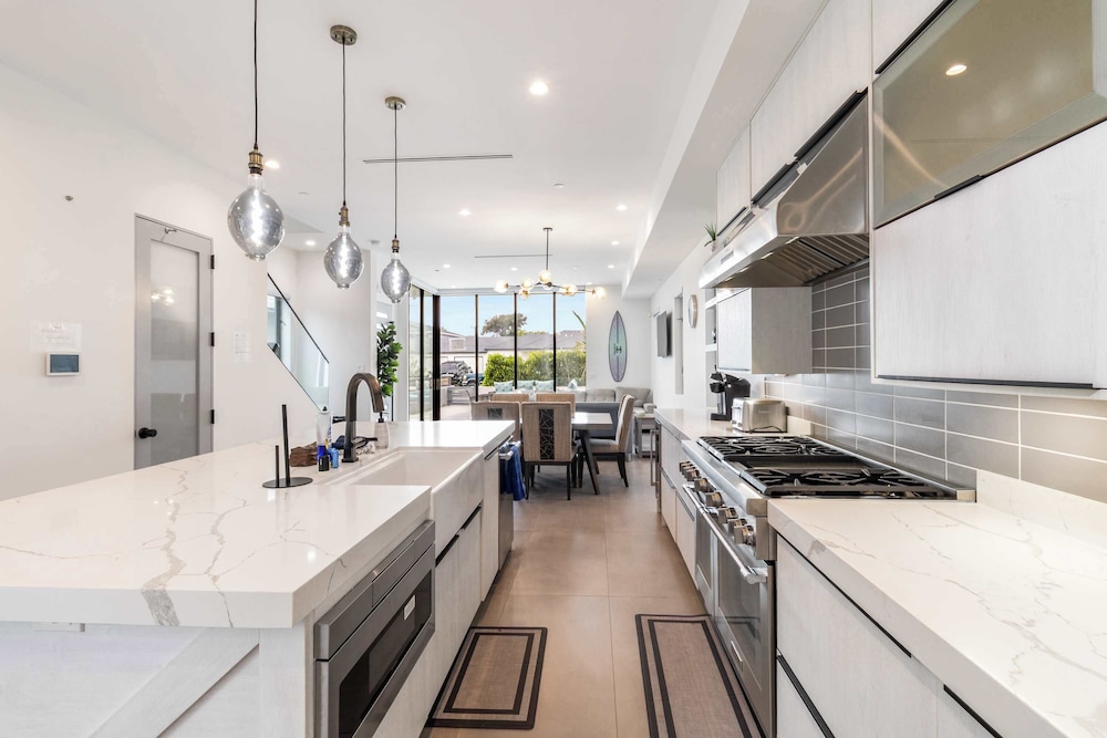 @ Marbella Lane - Luxi 4BR Haven w/ Skyscape Views