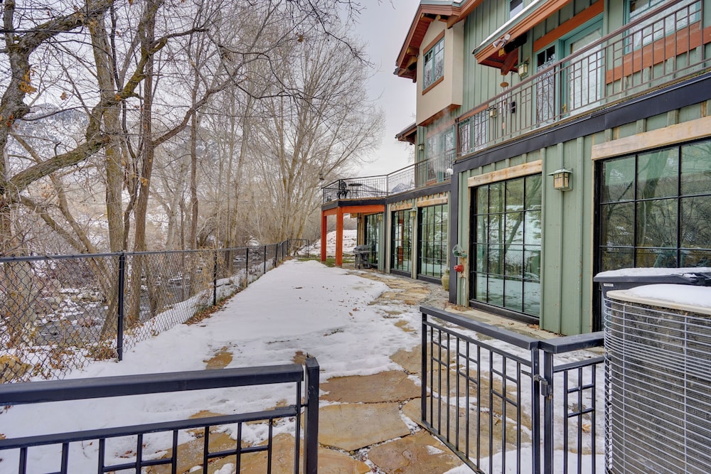 15 Mi to Slc: Riverwalk Suite w/ Mtn Views
