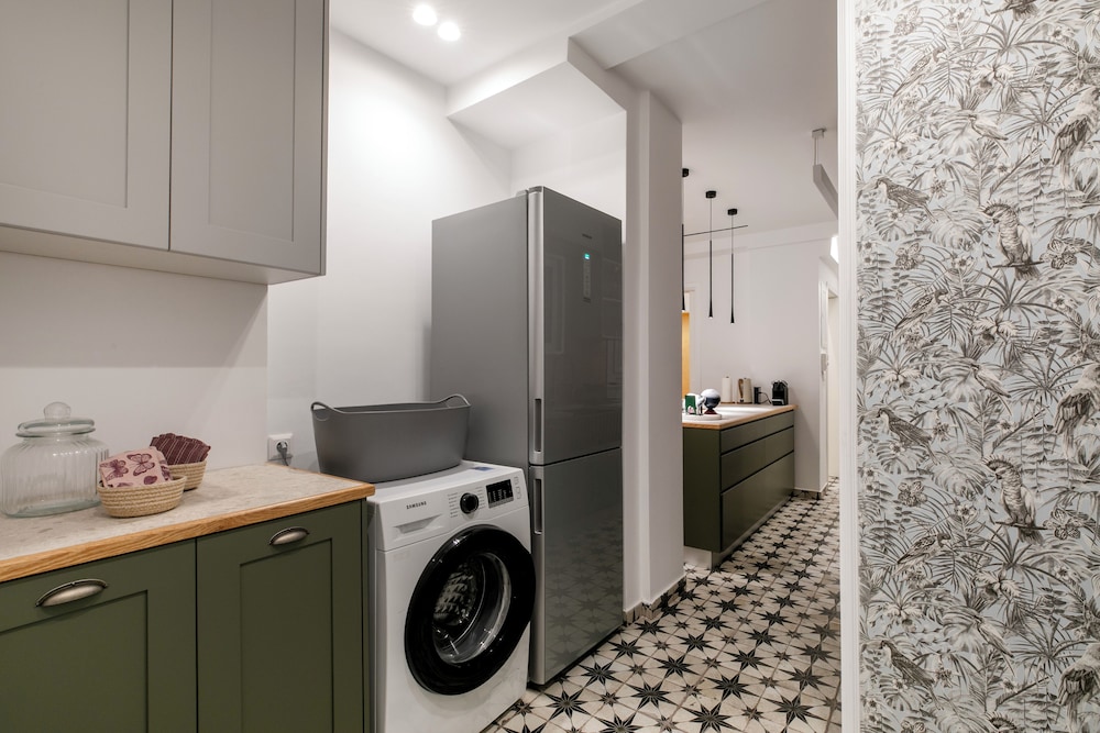 Elysia - 2-Br Apt & Balcony in Athens