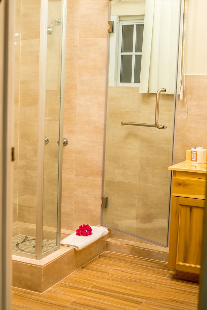 Jamaica Vacations - Holiday Haven Resort  Banquet Hall - Property Image 7