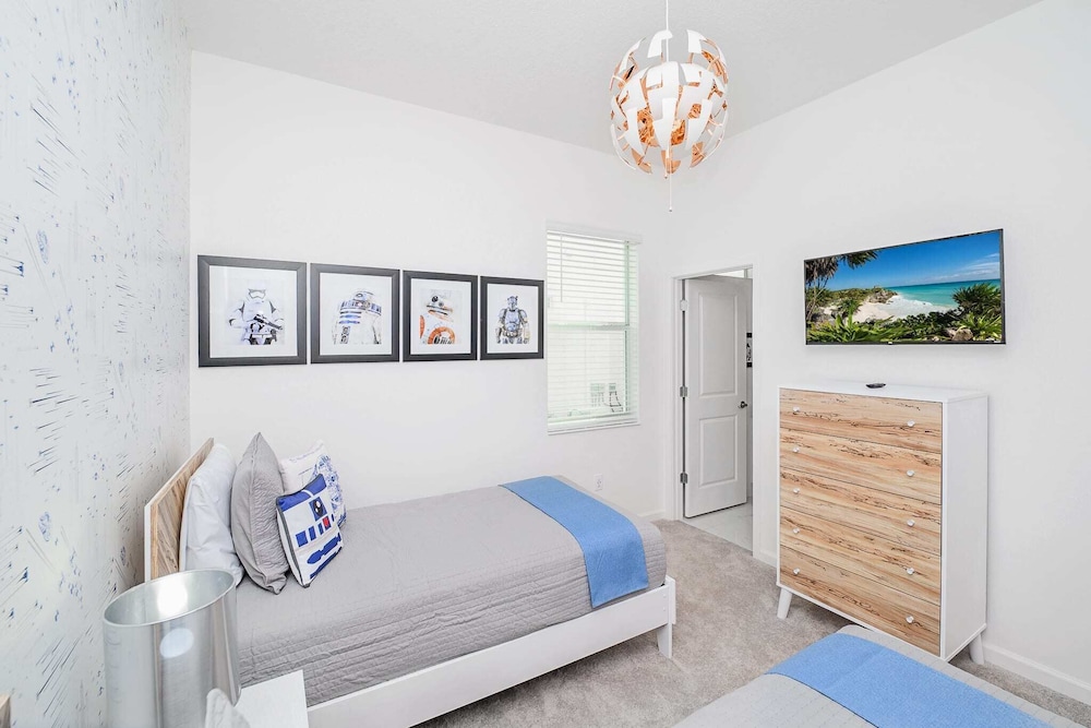 Upstay Luxury Resort Home w Pool & Patiosleeps 26