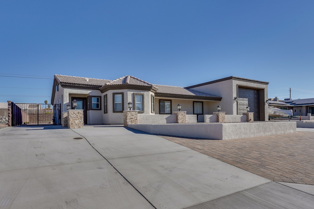 Boat Parking: Family-friendly Lake Havasu Ranch!