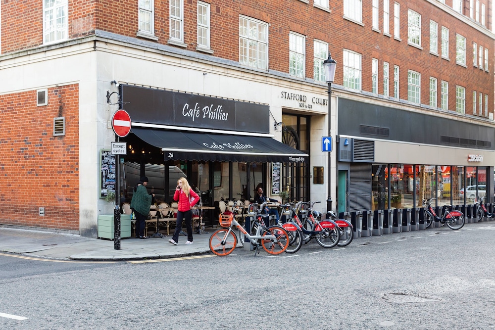 Stafford Terrace IV by Onefinestay