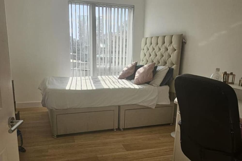 Cozy London Apartment Retreat Next to the 02