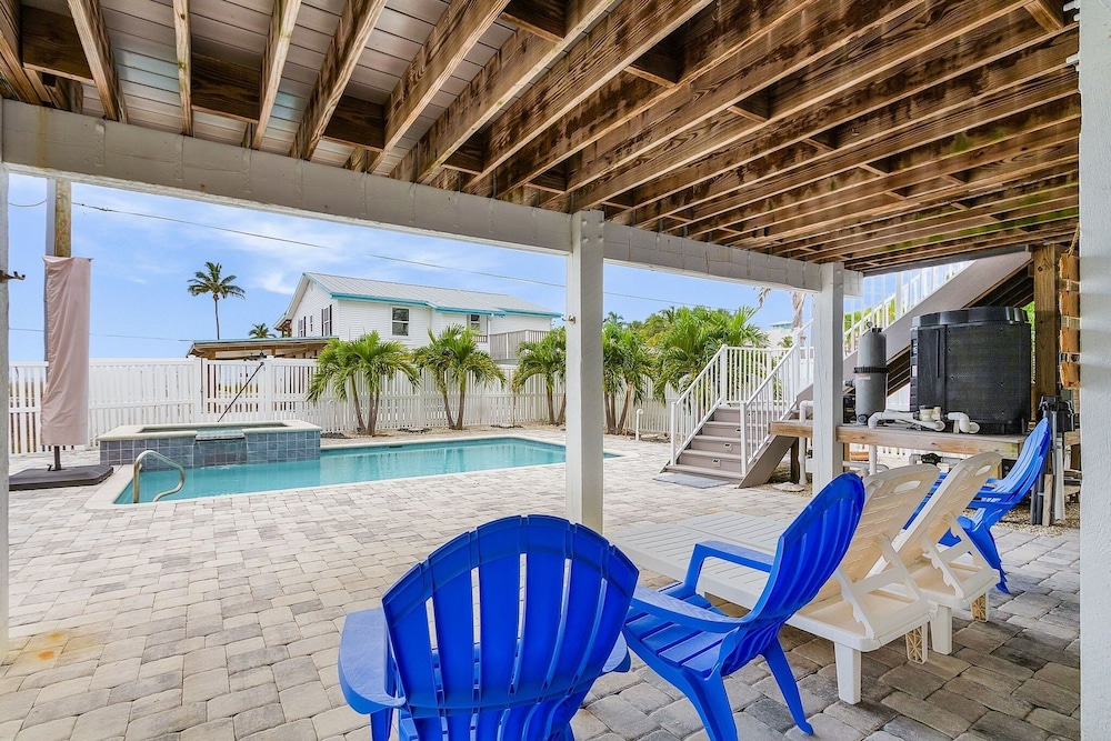5550 Palmetto Paradise: 3br W/ Gulf Views, Heated Pool 3 Bedroom Home