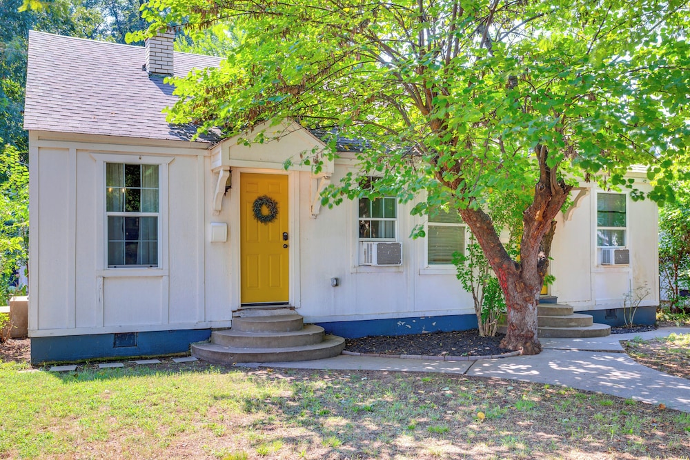 Heart of OKC Plaza District: Duplex Near Shops!