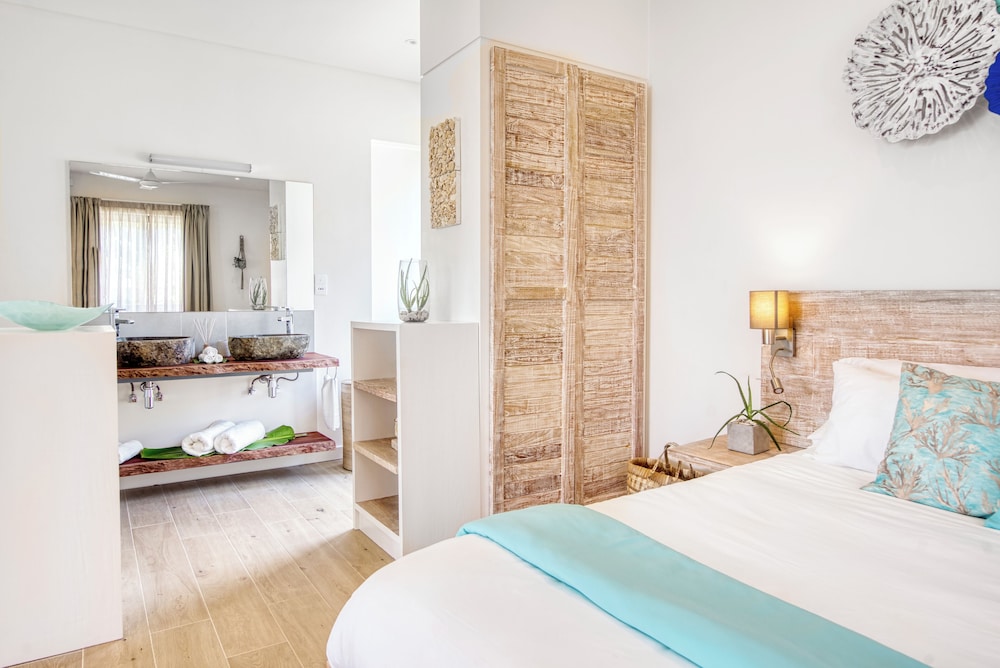 Pineapple Beach Villas