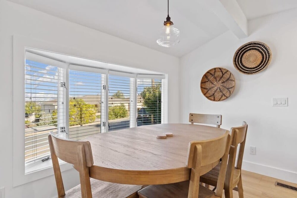 @ Marbella Lane - 3BR W/sweeping Views of Bay Area