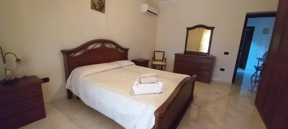Immaculate 4-bed House in Cassino Villa Aurora view 3