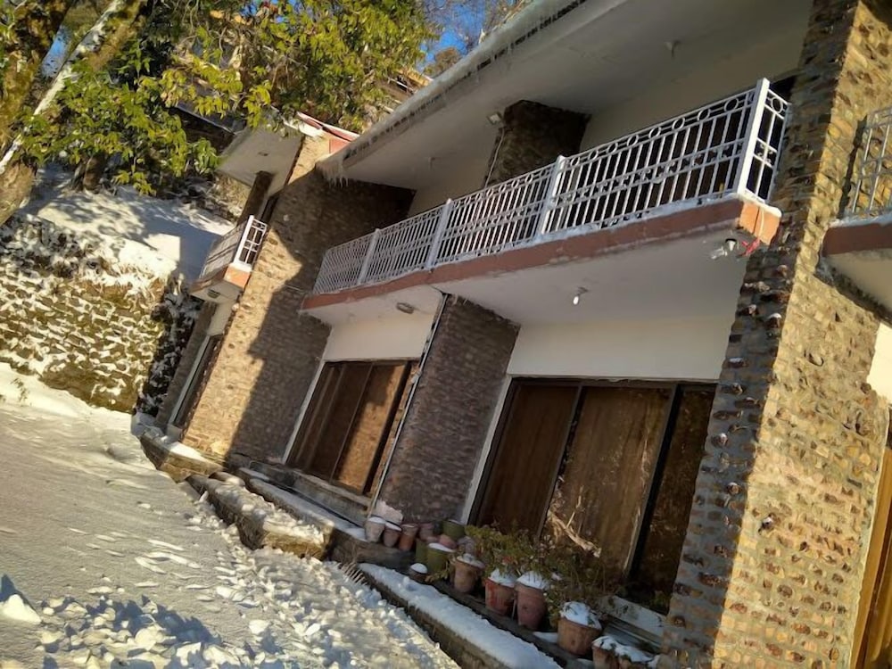 Ashiyana Guest House Murree view 2