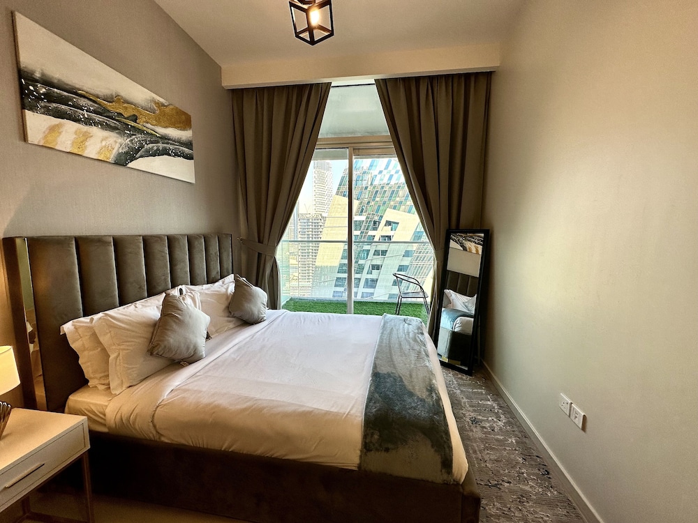 LuxBnB Vera Residences I Skyline Views
