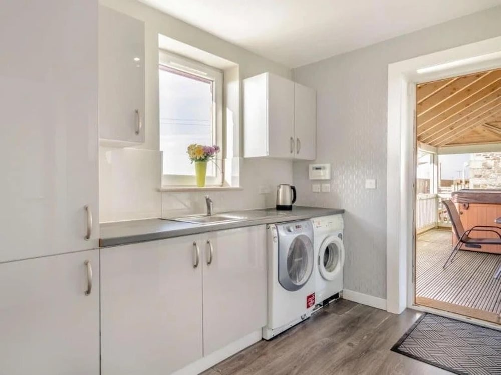 Sleeps 10 - Hot tub - Pool Table - Play Park