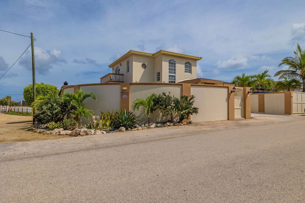 Cozy Tranquil 3BR 2BA Home w Private Pool Patio