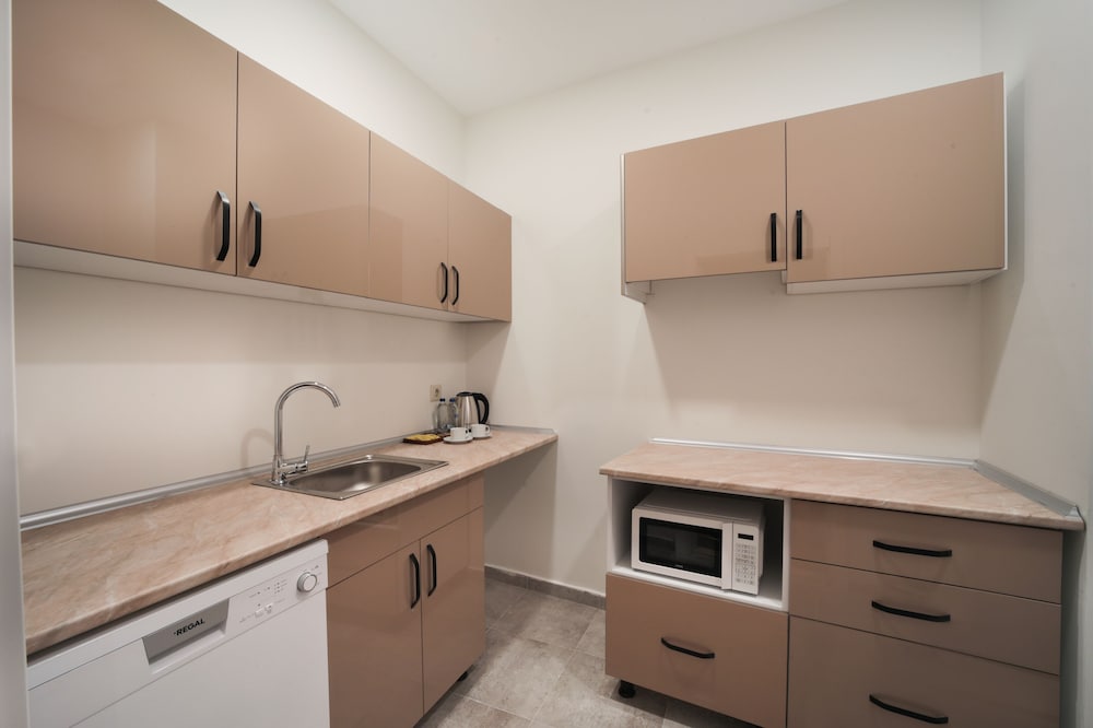 Gatto Suites & Residence